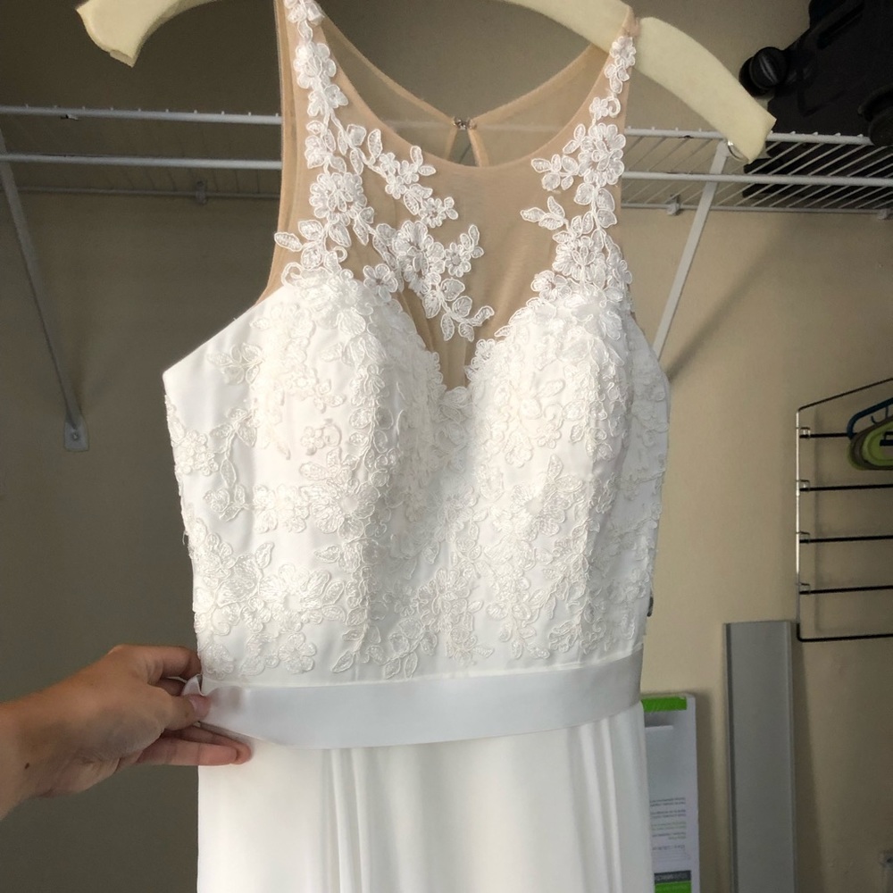 Size 6 Never been worn wedding dress - Picture 7 of 7